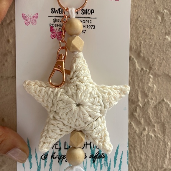HANDMADE CROCHET STAR KEYCHAIN NATURAL COLOR WOODEN BEADS - Picture 5 of 14